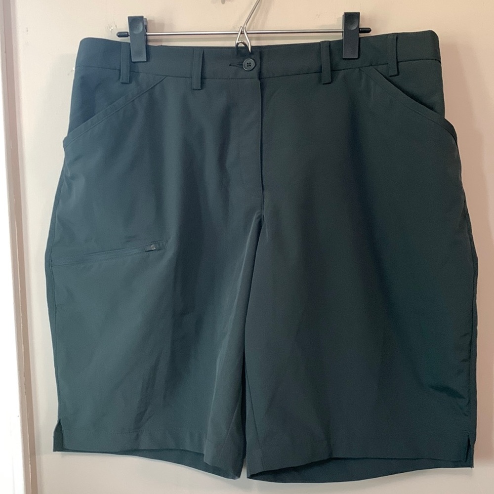 Oobe WMS 18 Black Polyester Hiking/Athletic Shorts NWOT